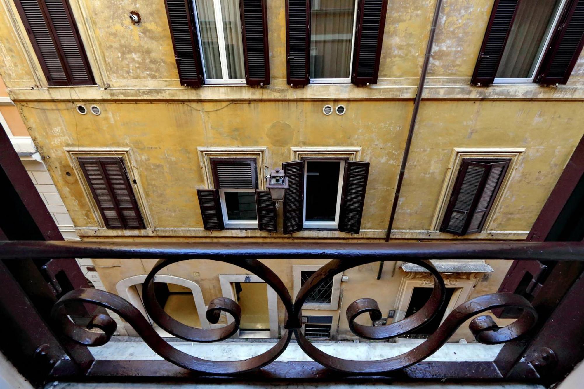 Luxury Charme Between Pantheon And Spanish Steps Рим Екстер'єр фото
